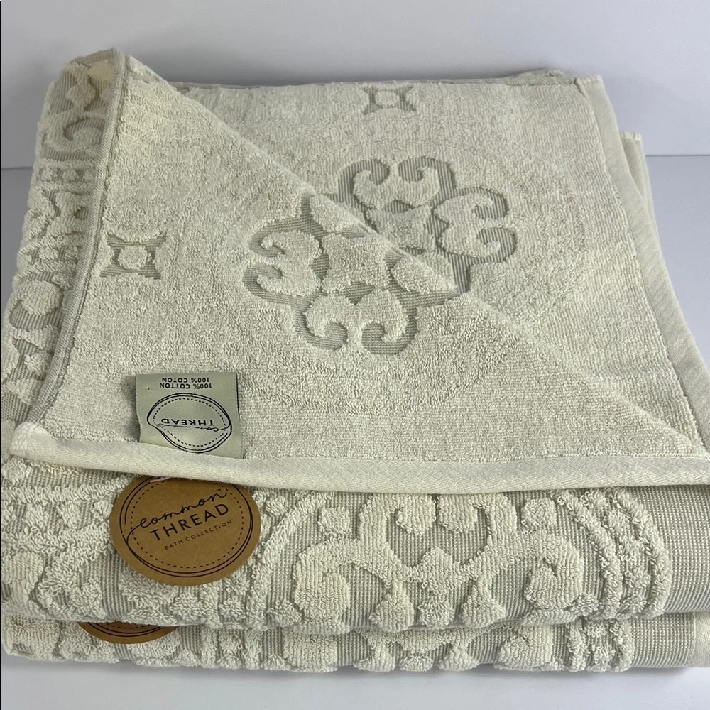Common Thread Bath Towels Cream Luxury Medallion Textured Cotton Set of 2 NEW